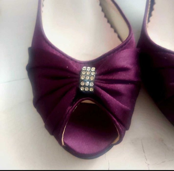 Pantofi eleganti, marimea 35, mov inchis.