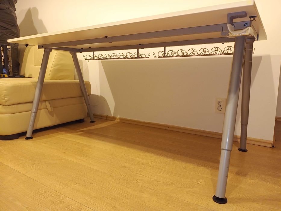 Vand birou de la Ikea, THYGE