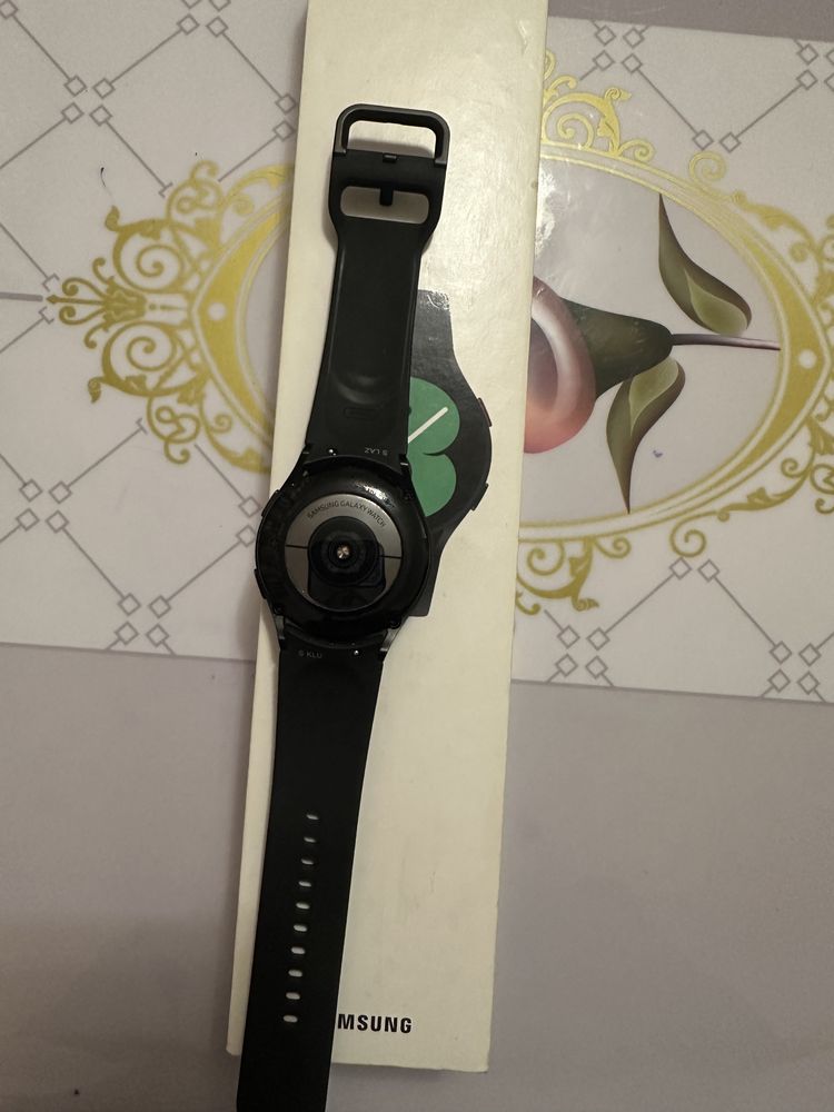 Часы  Galaxy Watch4