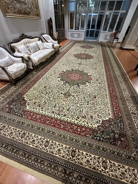 Продаётса Ковёр из толстой шерсти размером 10х4х 2 шт.