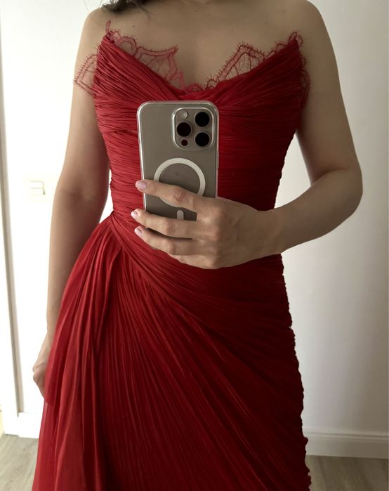 Inchiriez rochie maria lucia hohan