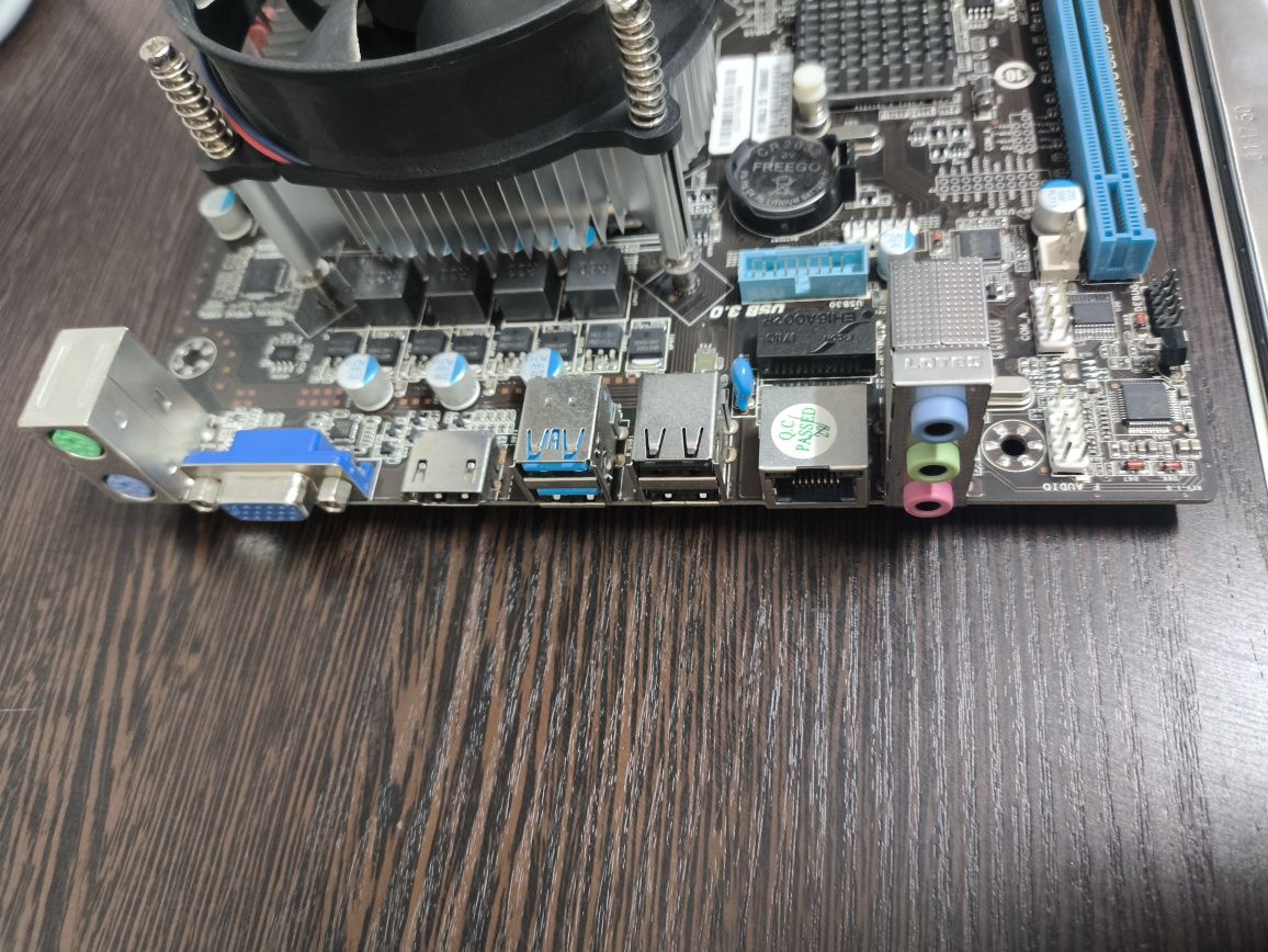 Esonic H110+i5 7400+Lexar 8Gb