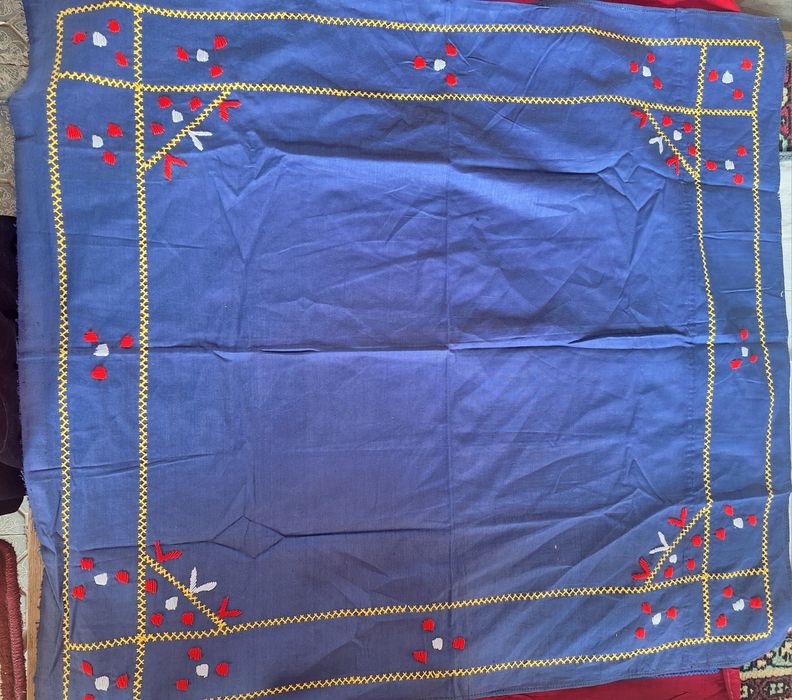 Национальные вышивки.