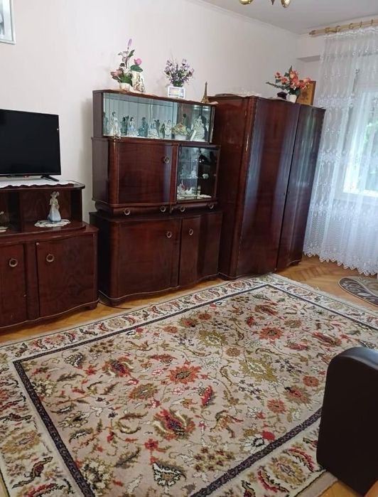 Inchiriez  o camera intru-un apartament Nufaru