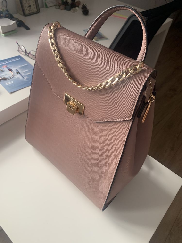 Geanta eleganta tip rucsac, noua