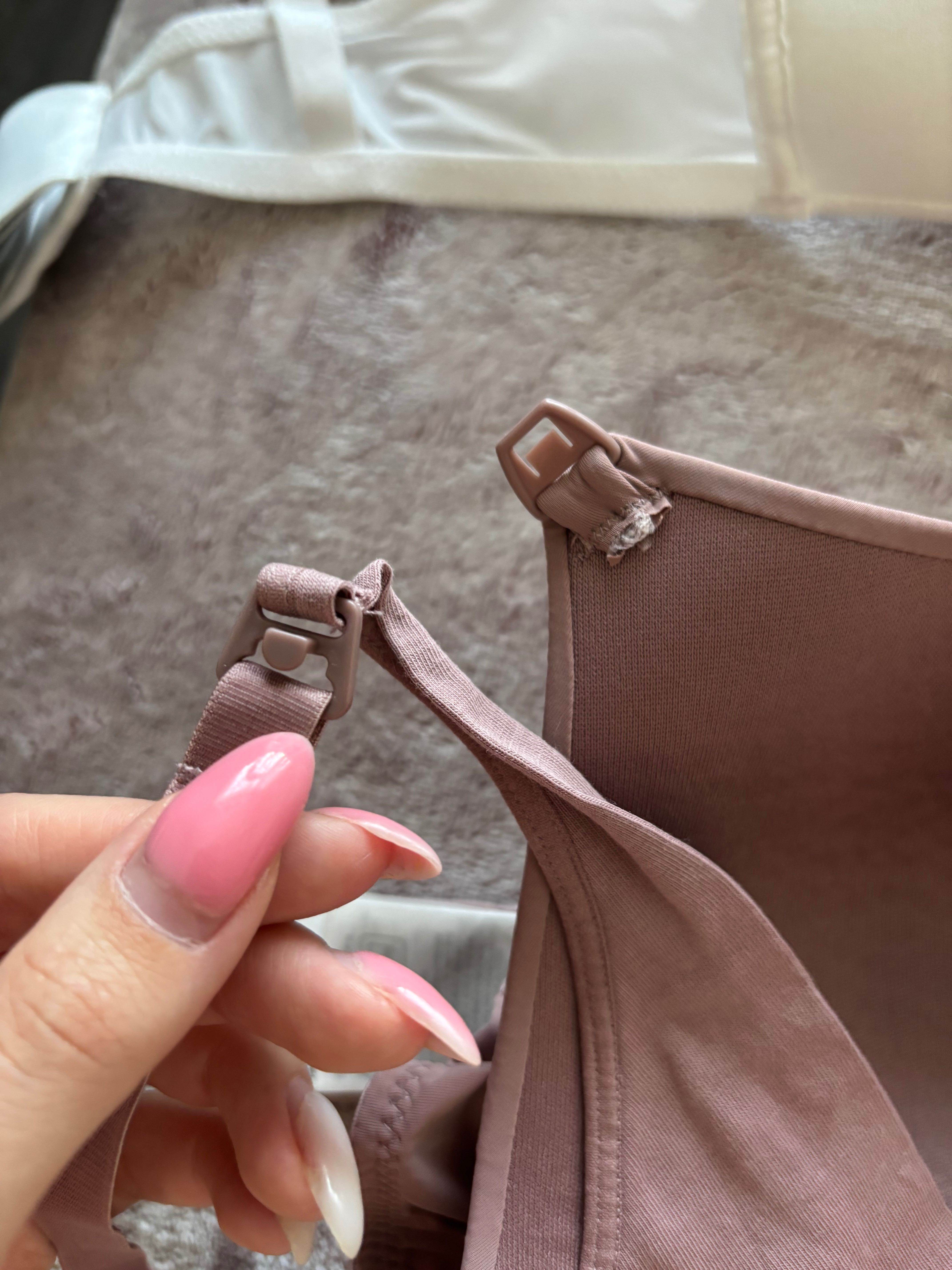 Два броя сутиени за кърмене на H&M
