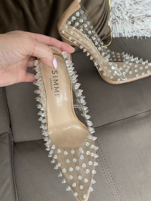 Pantofi gen Laboutin