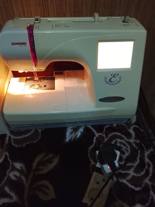 Швейная машина жаноме