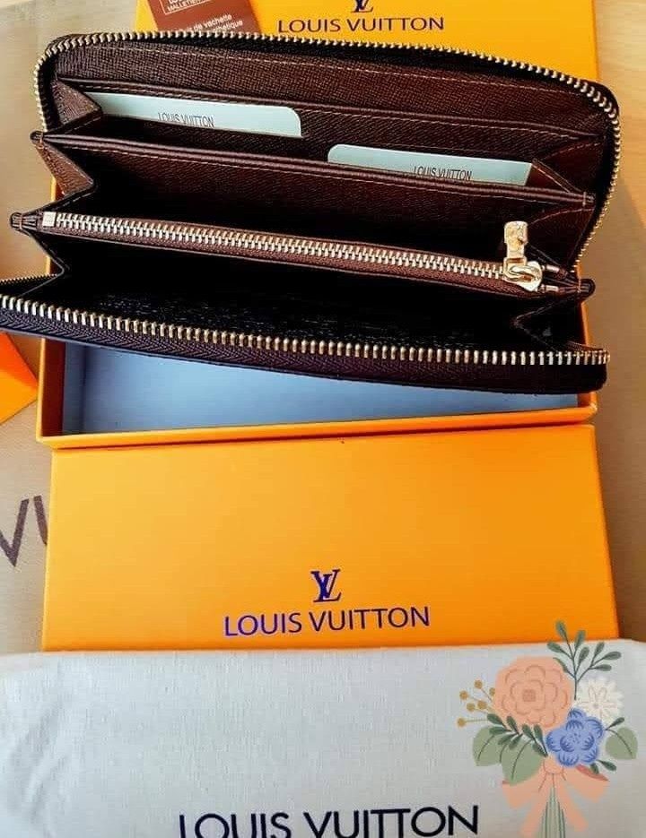 Portofel Louis Vuitton piele naturala 100%,,cutie,card,saculet, etiche