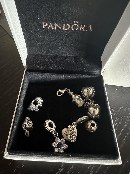 Vand bratara Pandora cu charmuri