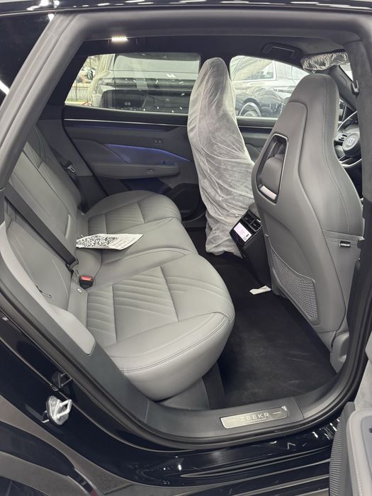 Zeekr 001 You позиция