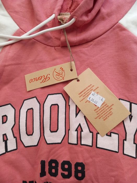 Дамски суичър нов.