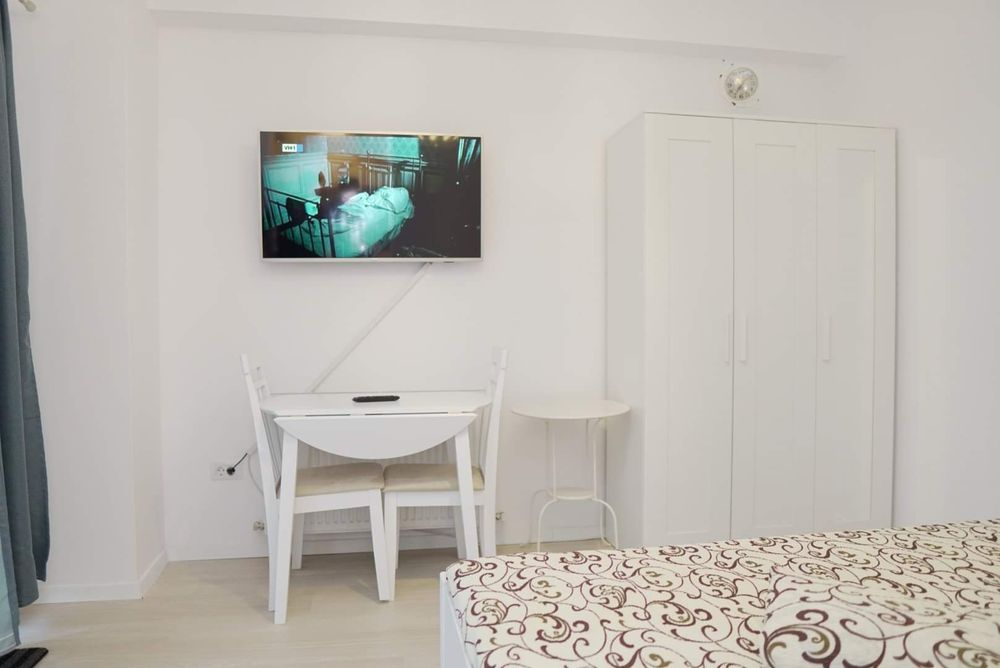 Inchiriez in extrasezon sau permanent garsoniera cu curte proprie