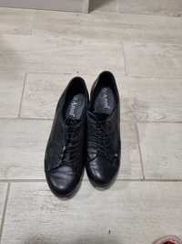 Черни кожени обувки