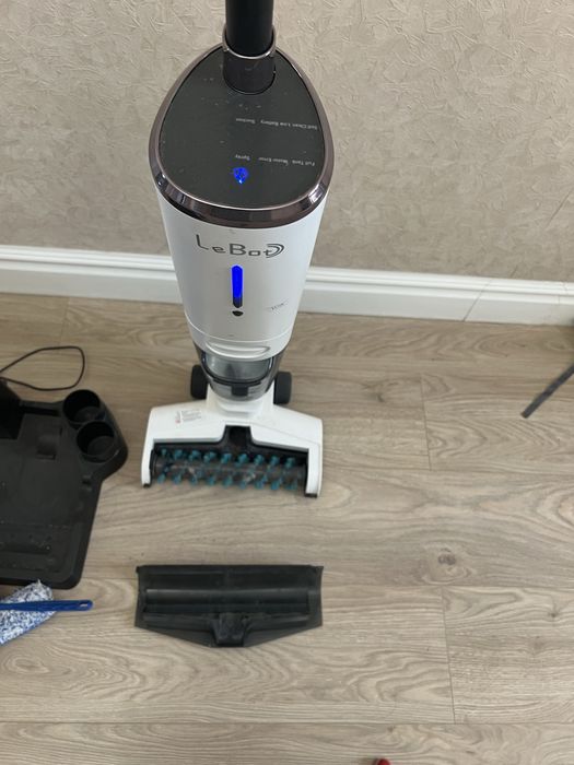 продам пылесос выртикальный. моющий 2в1  Le -bot
