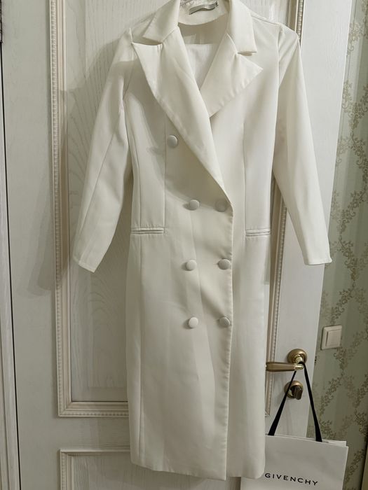 Платье пиджак белое