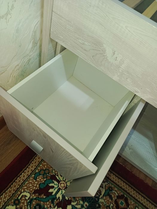 Кровать с шкавчиками вместе, 2.10 на 1 метр, как новое