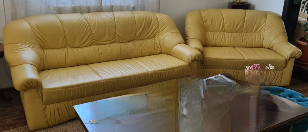 Canapele de piele crem