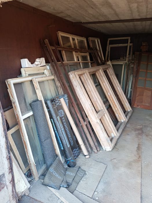 Отдам даром рамы и двери