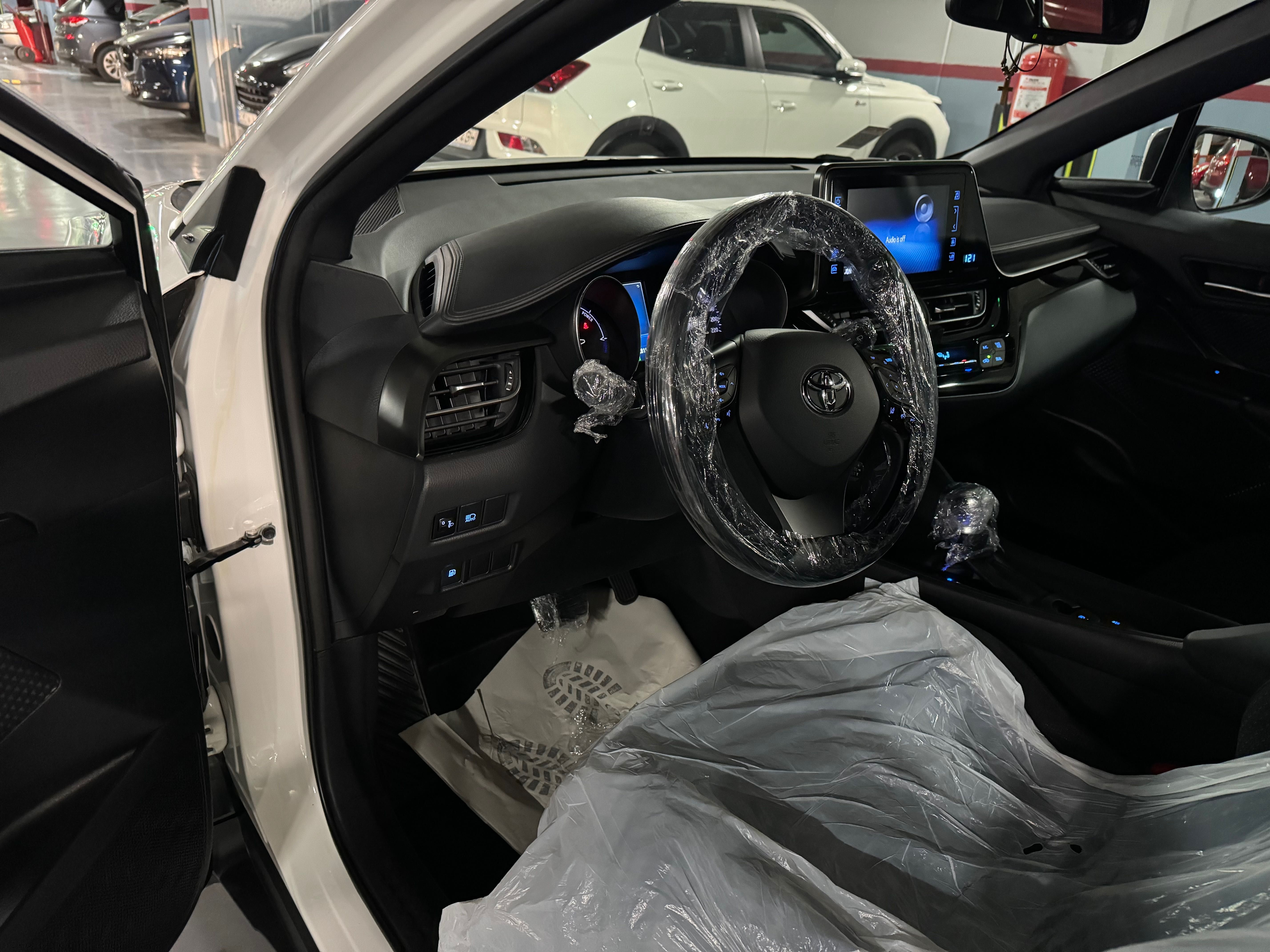 Toyota C-HR Hybrid C-ENTER Impecabil, revizii reprezentanta, detailing