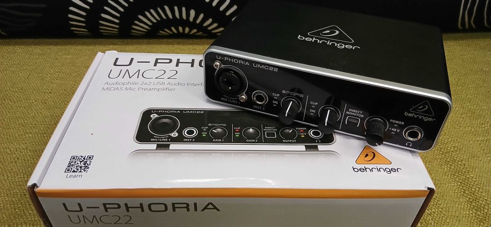 Звукова карта Behringer UMC22