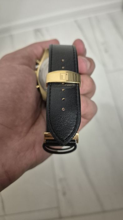 Продавам оригинален часовник Tissot prs 516