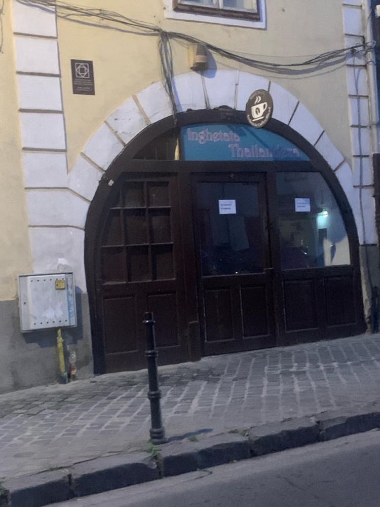 Ofer spre închiriere spațiu comercial central