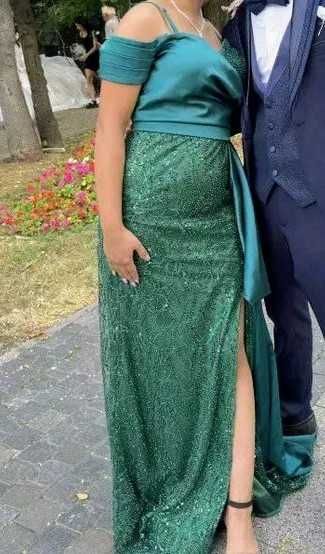 Продавам официална рокля носена е само два часа