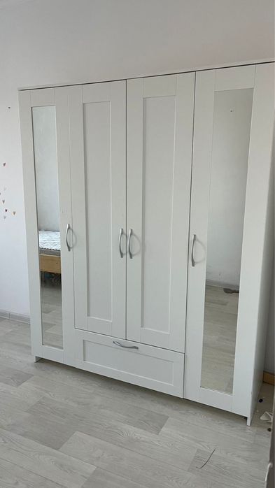 Шкаф, кереует және үстел сатылады | Барлығы жақсы күйде