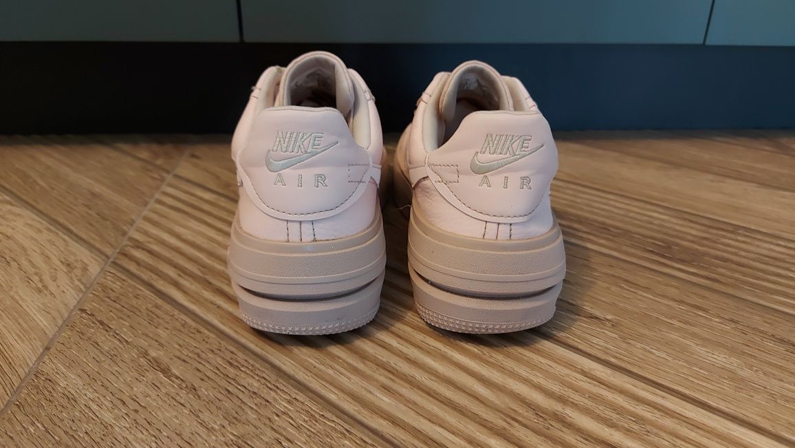 Дамски маратонки NIKE AIR FORCE 1