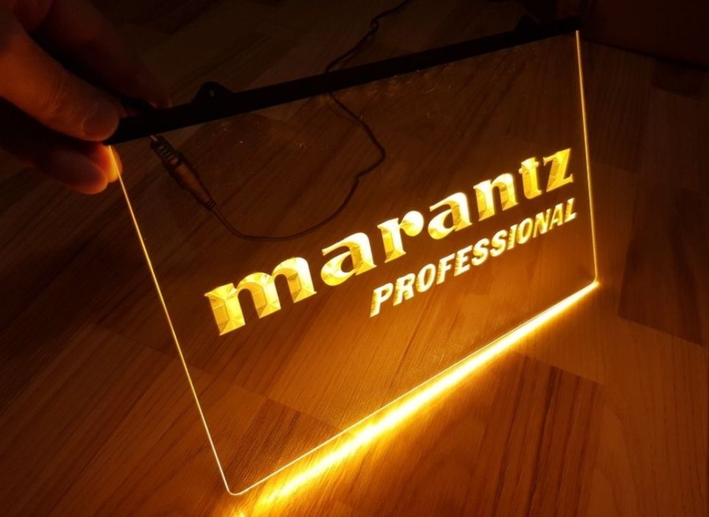 Firma luminoasa Marantz