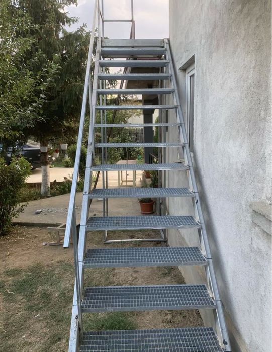 Scara zincata la comanda