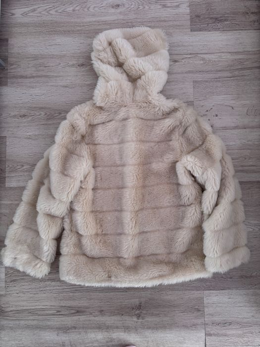 Blăniță albă cu glugă