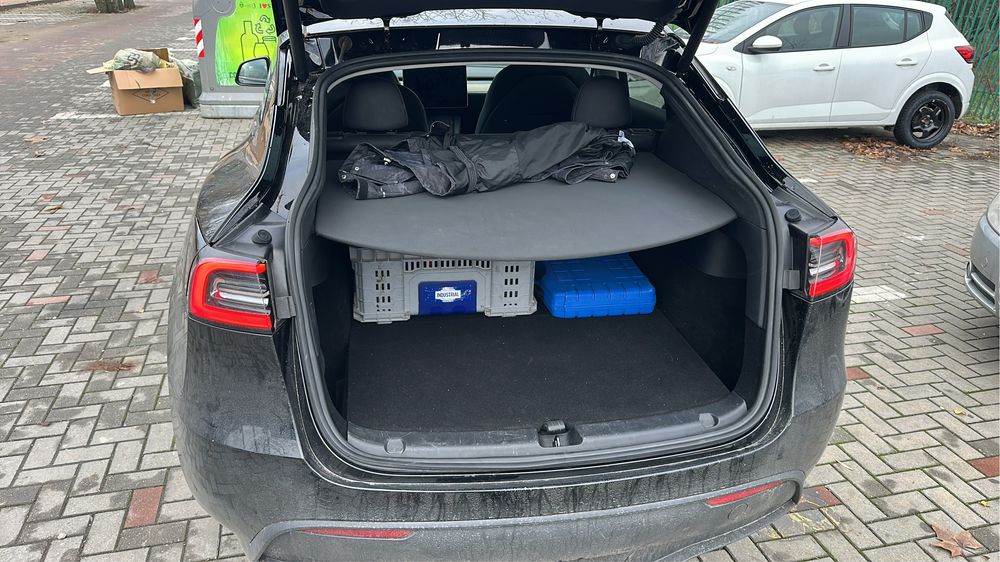 Tesla model Y , 03,2023,standard range, RWD