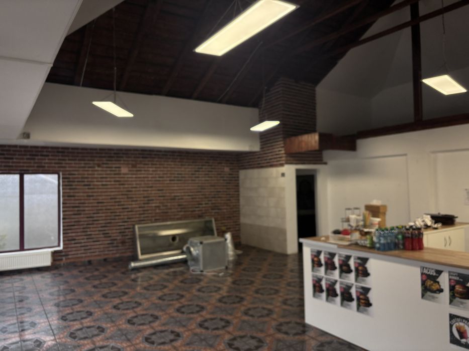 Inchiriez spatiu comercial