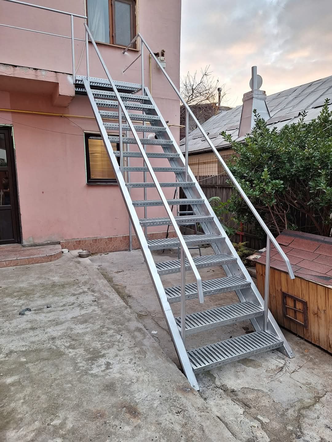 Scara metalica zincata 4mm grosime noi transport inclus