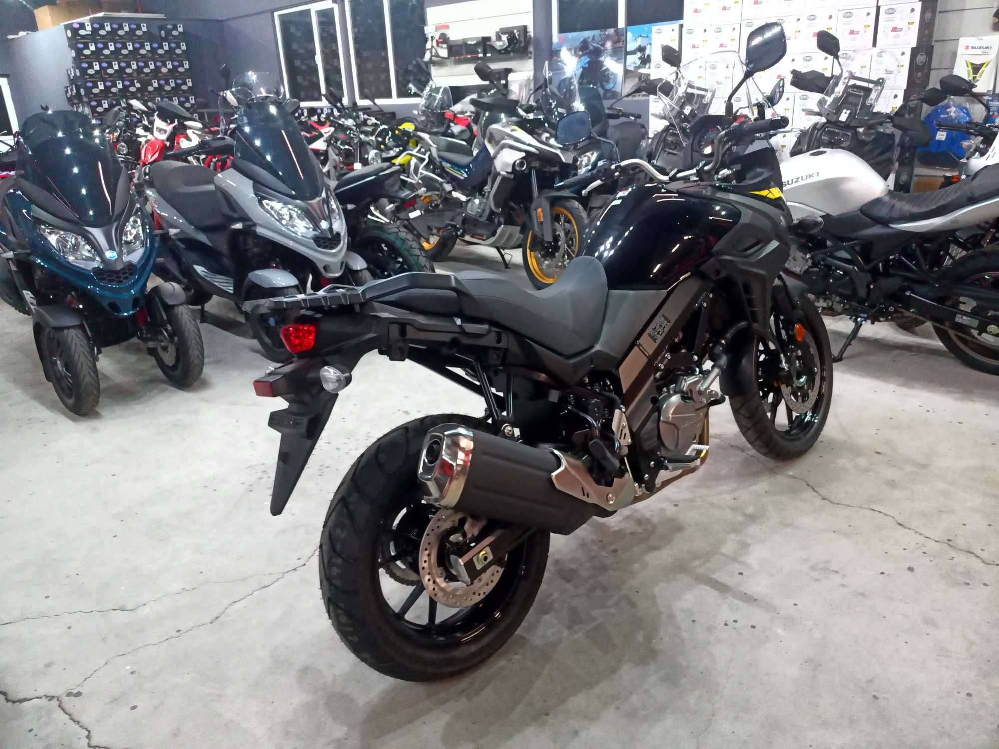 Suzuki DL650A V-Strom M4