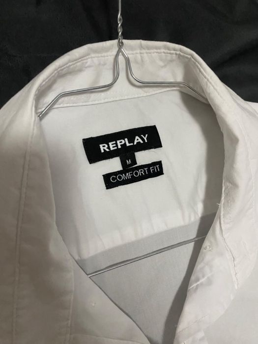 Бяла риза на REPLAY