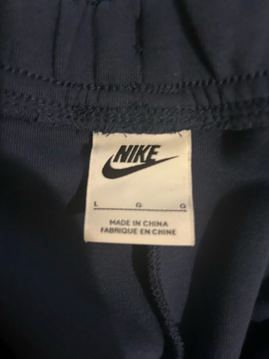 Vand pantaloni de nike tech pe culoare navy , nepurtati si originali