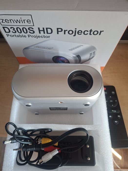 Vând video proiector