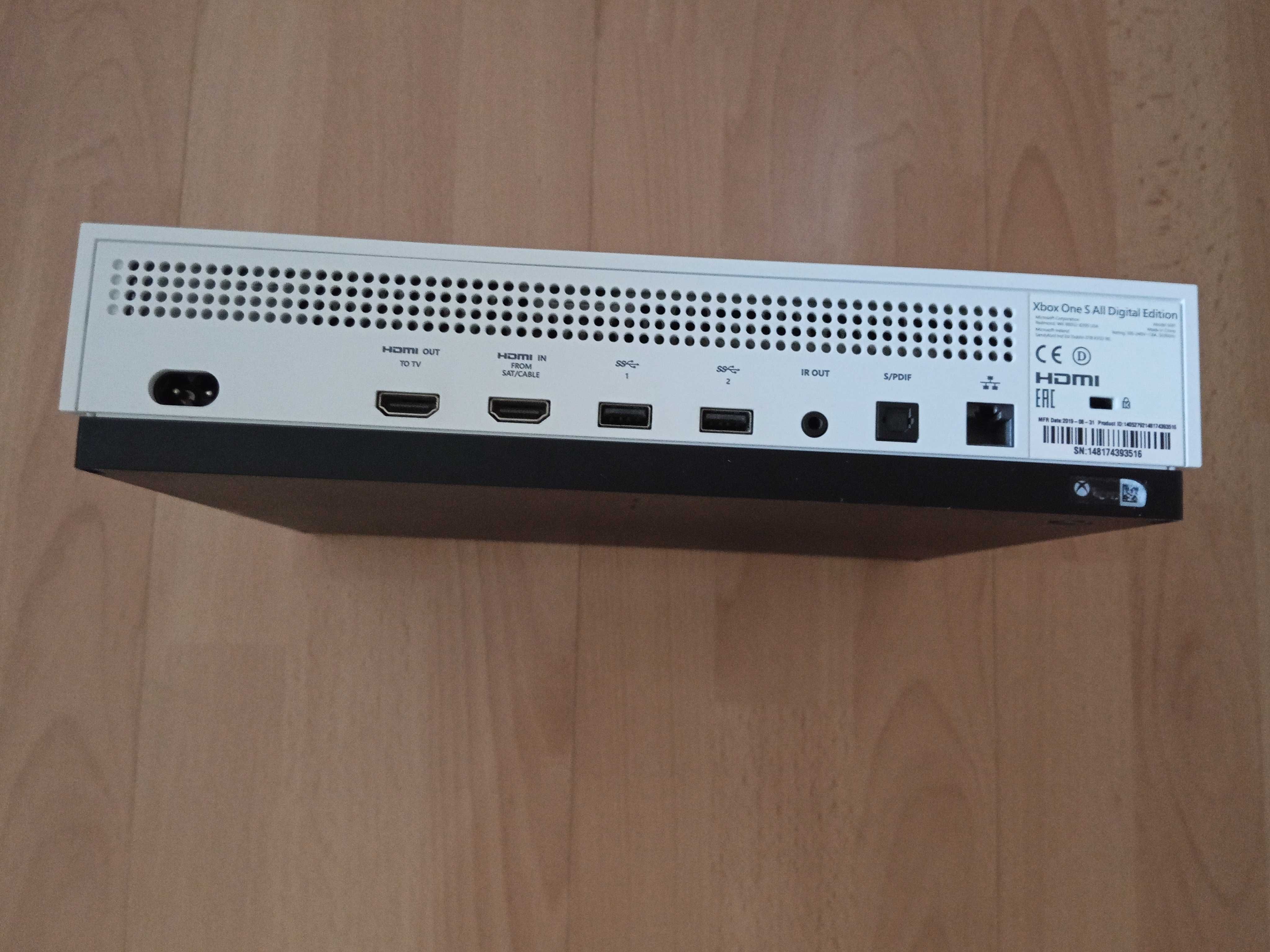 Продавам Xbox ,без забележки,без драскотин.Цена 290лв.