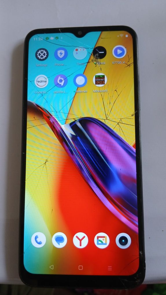 Telefonni ishlashi yaxshi faqat singan baxosi 200 ming