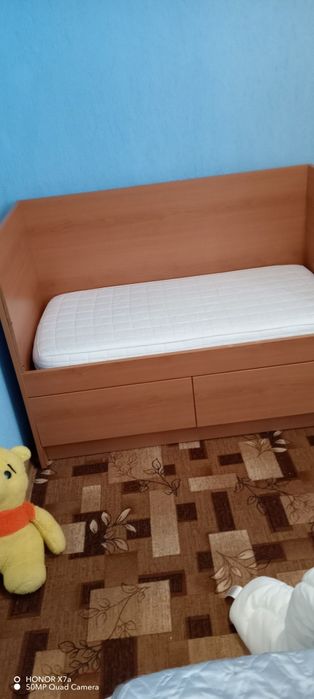 Бебешко легло от масивно дърво