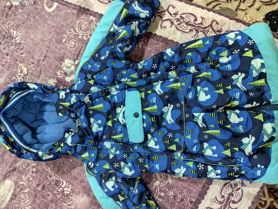 Продам зимний комбинезон трансформер размер 86 см.