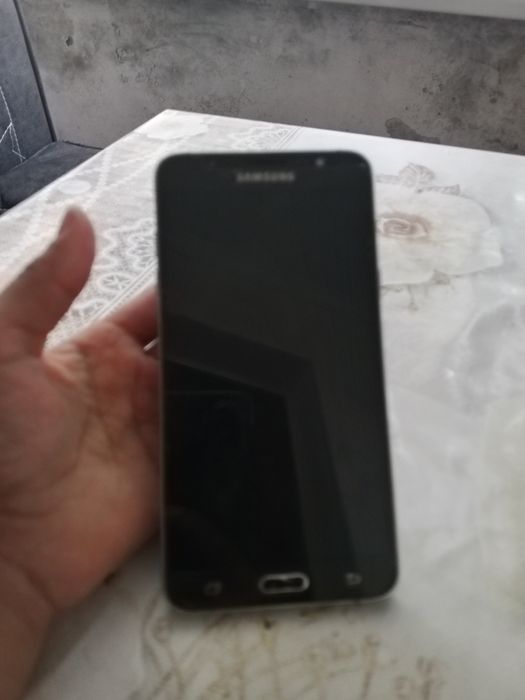 Samsung J7 (2017)