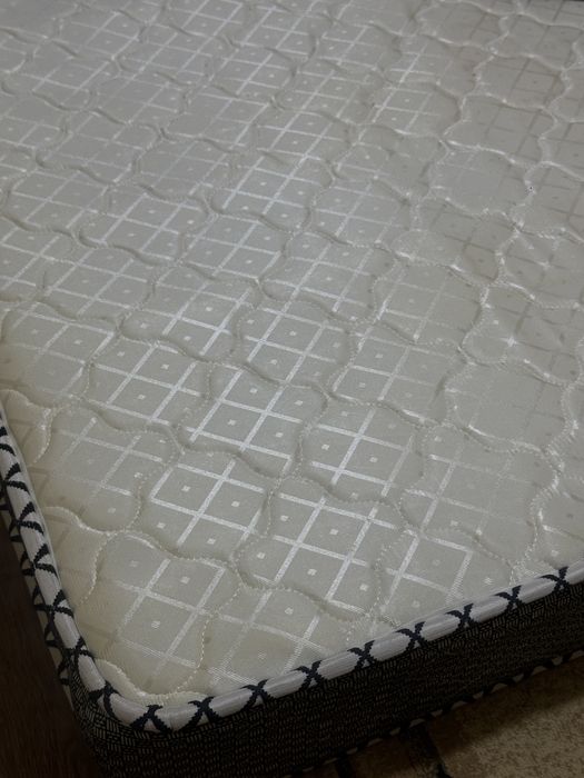 Матрас 160*180 в отличном состоянии