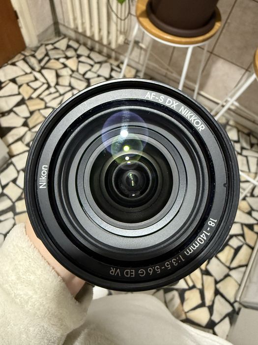 Nikon D5200 + obiectiv Nikkor 18-140mm 3.5-5.6