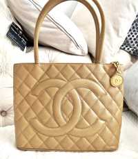 Chanel Medalion Tote Crem închis  Piele Caviar Stare Buna