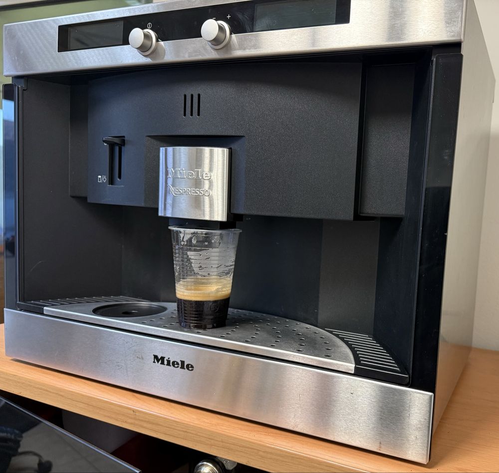 Кафеавтомат Miele CVA 2650 Nespresso