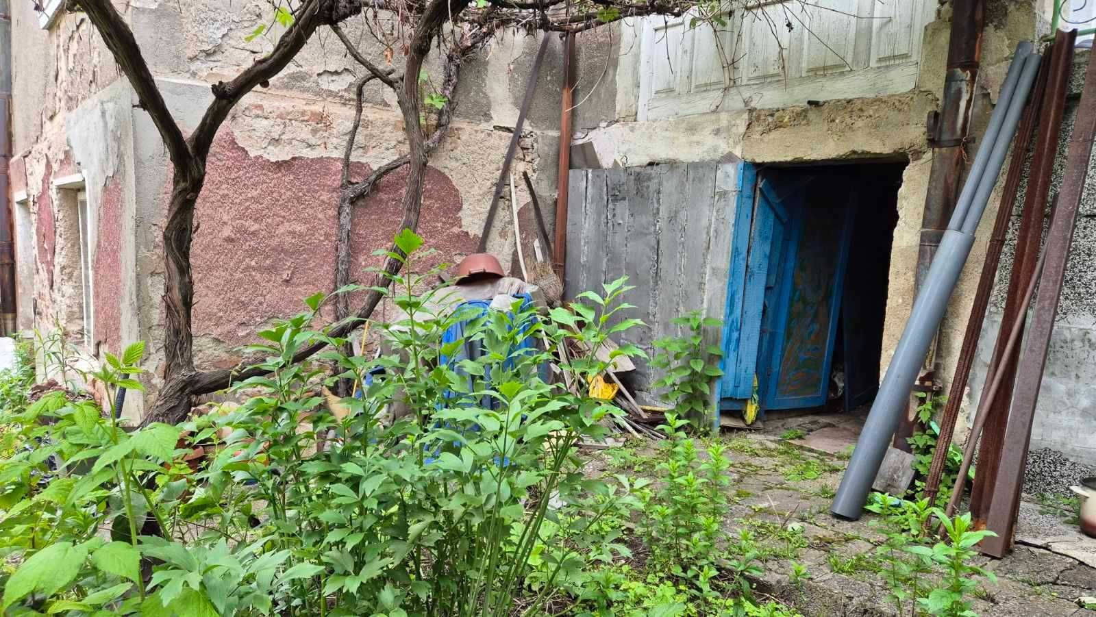 Едноетажна къща близнак в гр. Перник, кв. Ралица